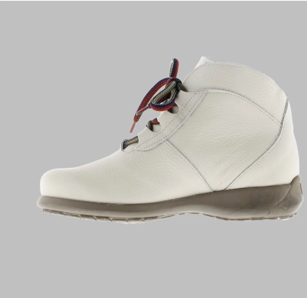 Jose Saenz - 2082 Cream ankle Boots