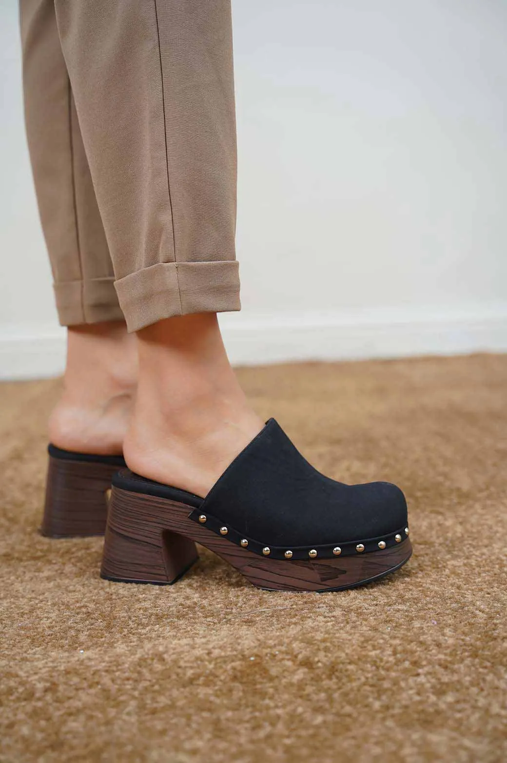 STUDDED PLATFORM  CLOGS